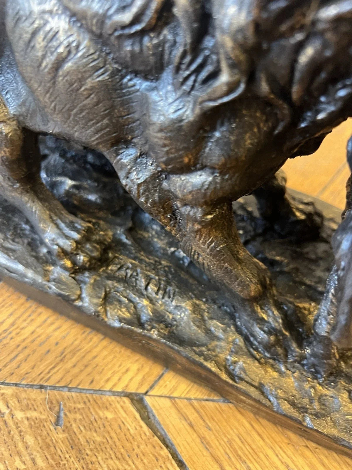 Bronze XIXe signé Fratin – Lion terrassant un sanglier – Sculpture animalière