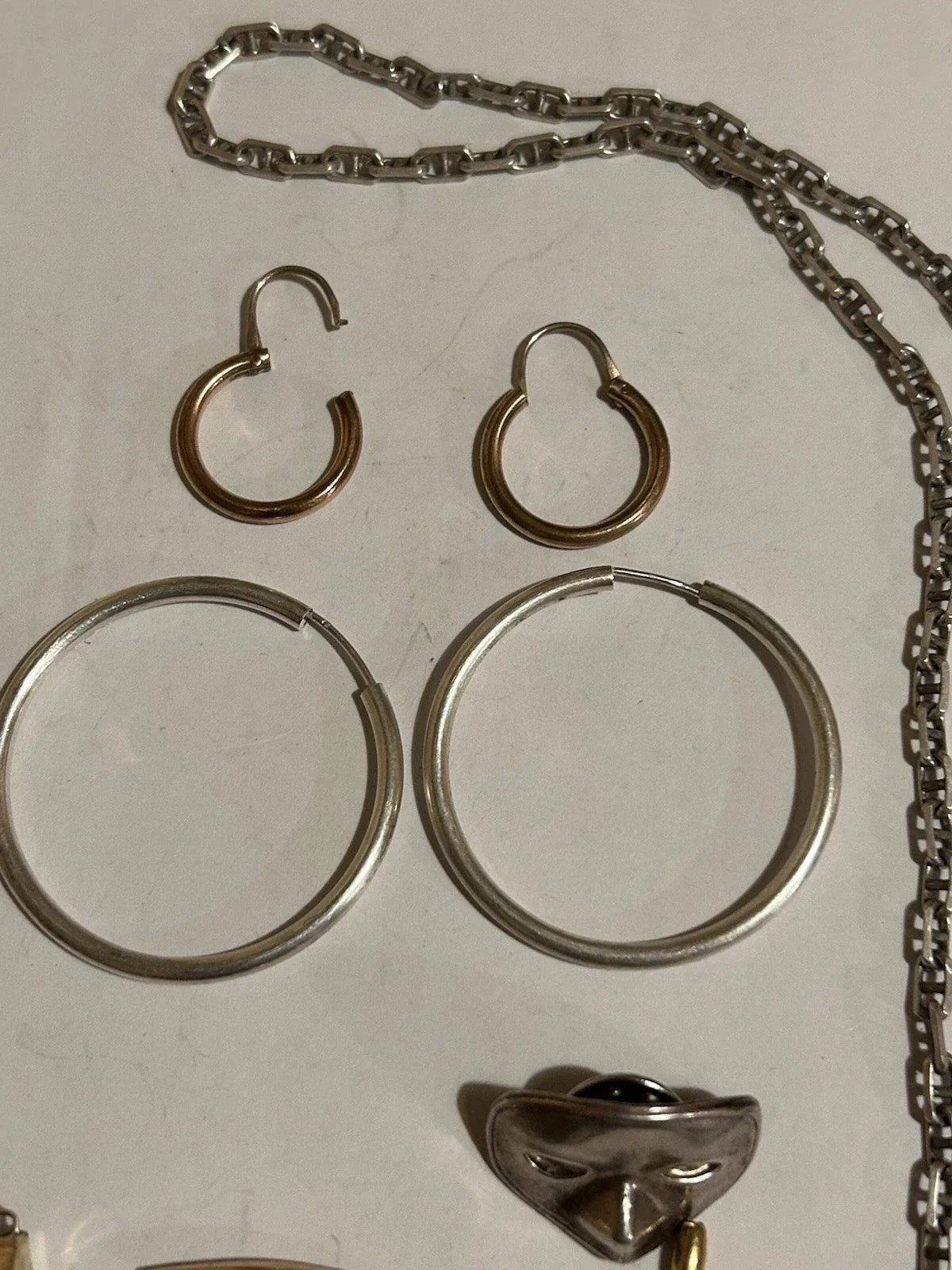 Lots de bijoux anciens en or 18 k et argent massif