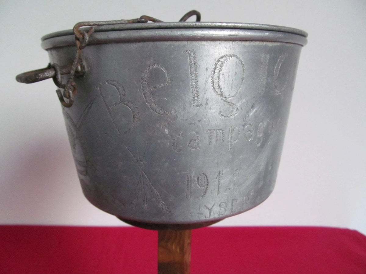 Gamelle gravee soldat francais infirmier art de tranchee ww1 yser poilu adrian