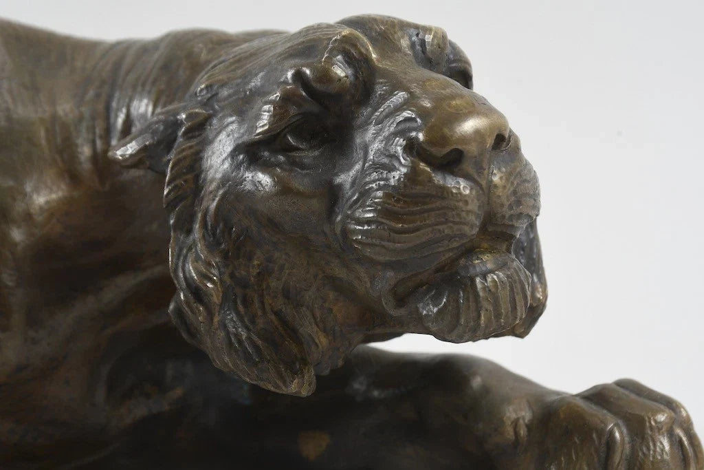 Statuette en bronze tigre rampant
