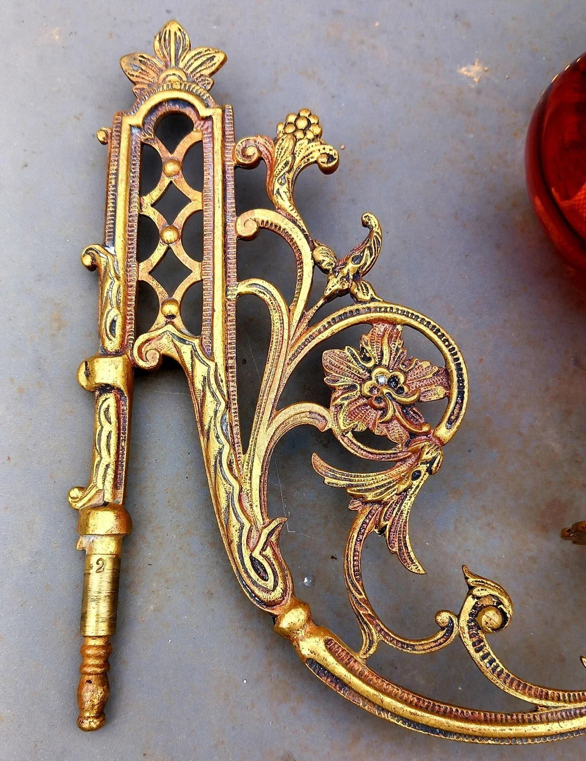 Magnifique paire de lampes , 2 x 2 toupies de piano a petrole tube verre émaillé