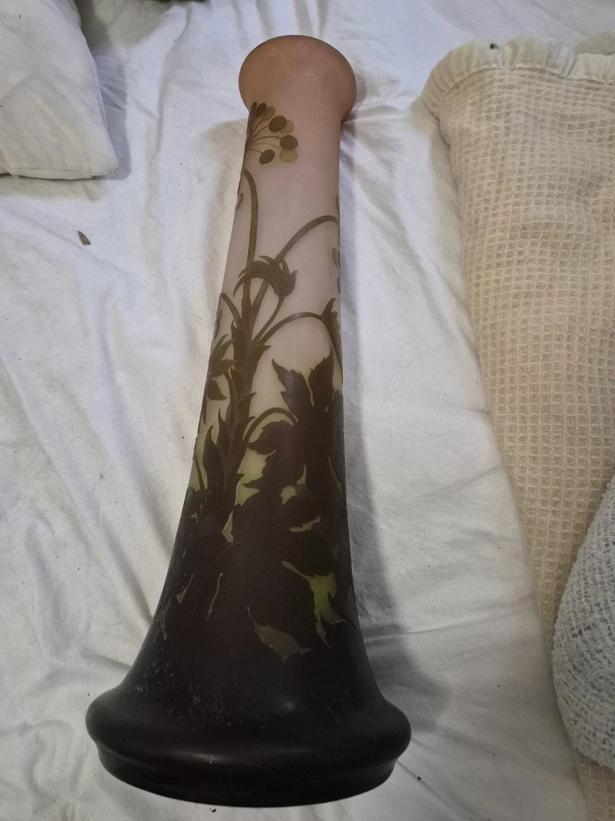 Vase en patte de verre signée gallé