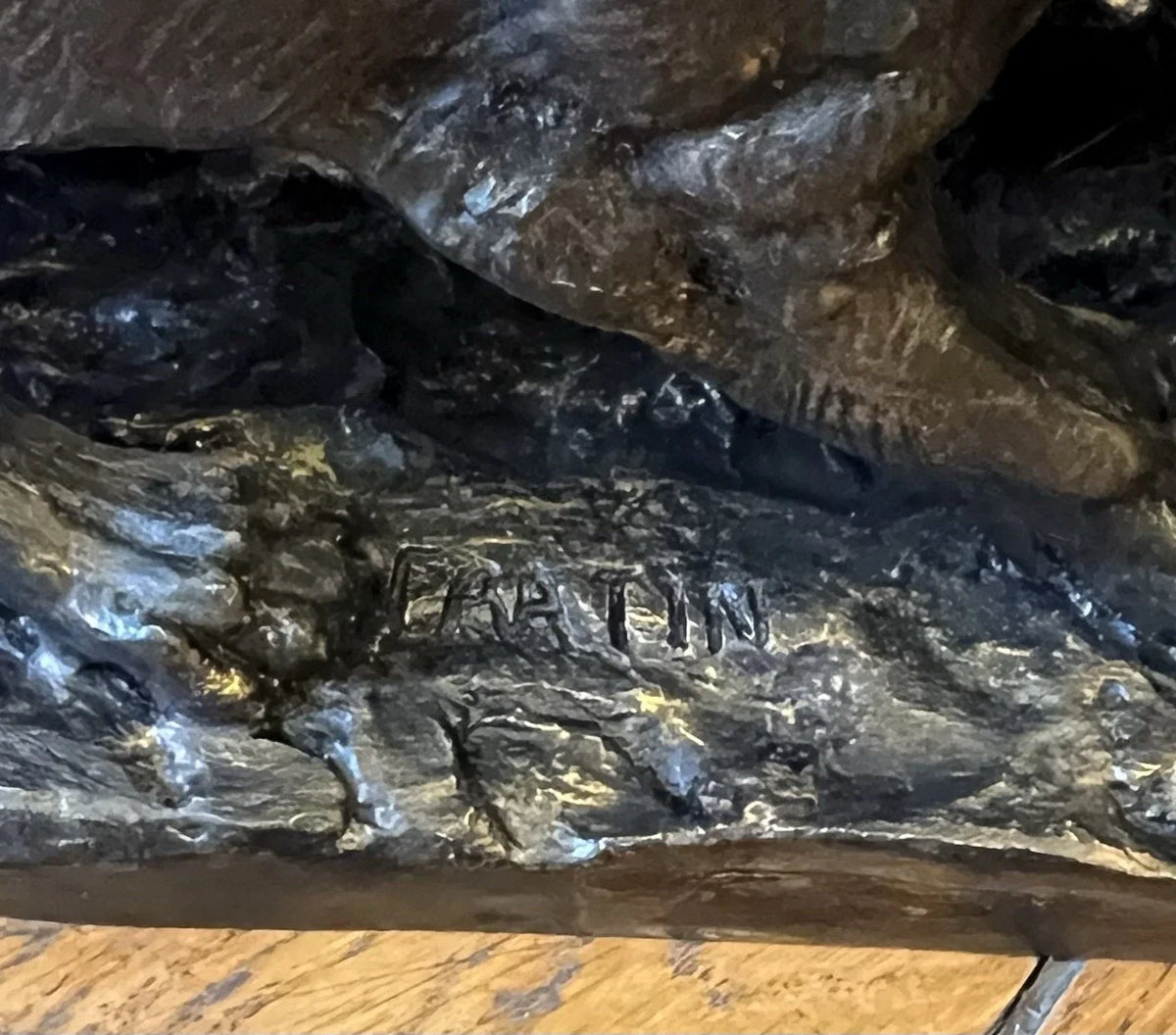 Bronze XIXe signé Fratin – Lion terrassant un sanglier – Sculpture animalière