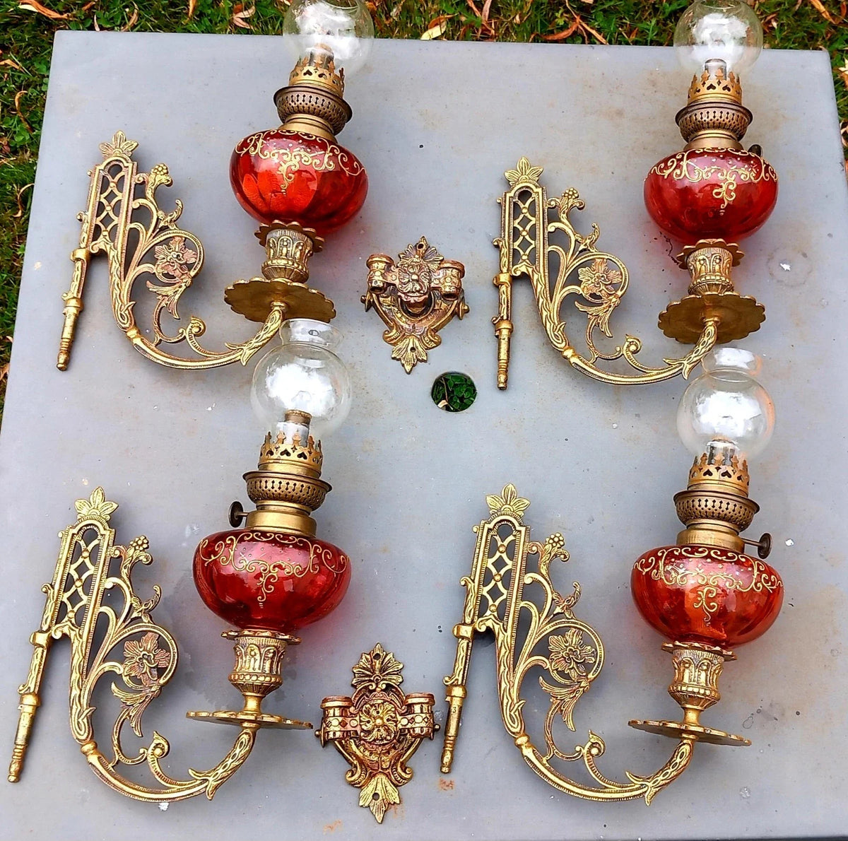Magnifique paire de lampes , 2 x 2 toupies de piano a petrole tube verre émaillé