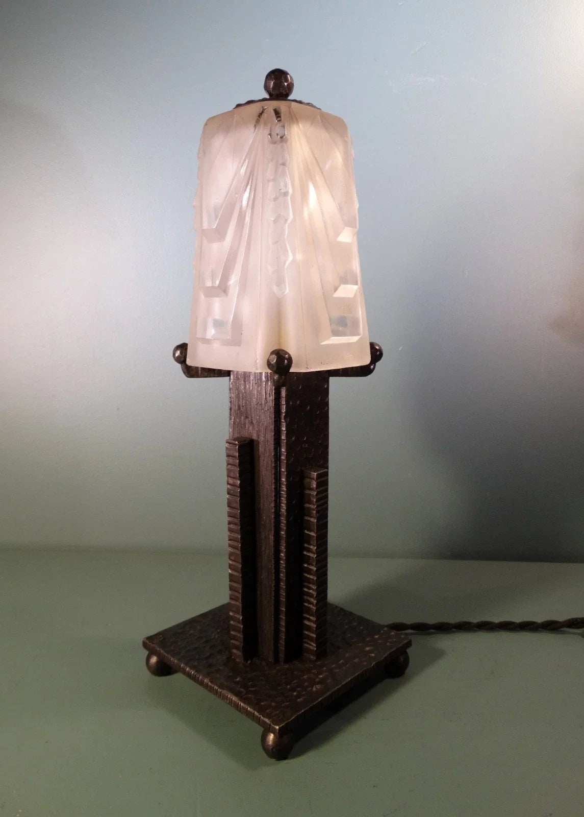 Lampe art deco, skyscraper, building. Fer forgé, muller lunéville.