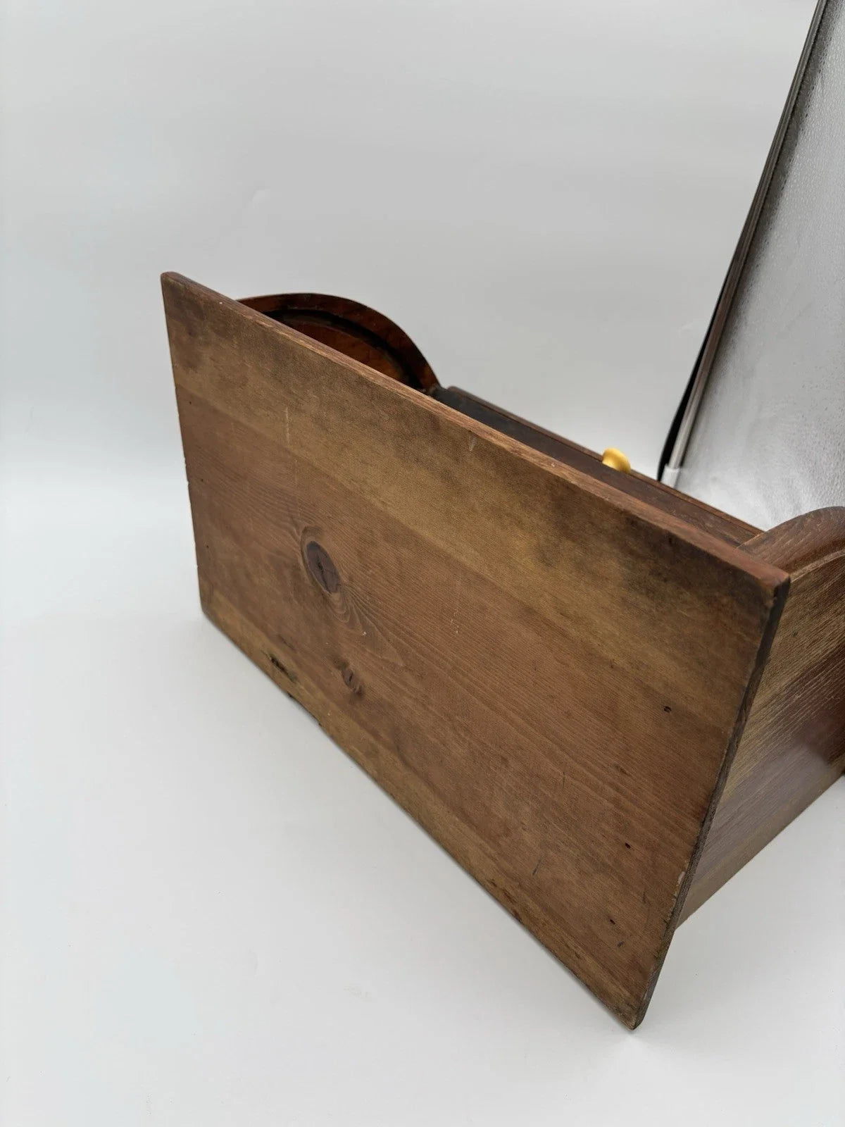 Boite à pain vintage en bois à roulettes ferme bois marron années 70 campagne