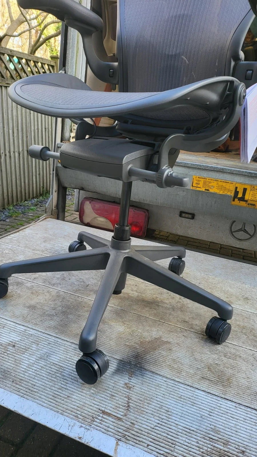 Chaise Herman Miller Aeron remasterisée taille B en graphite