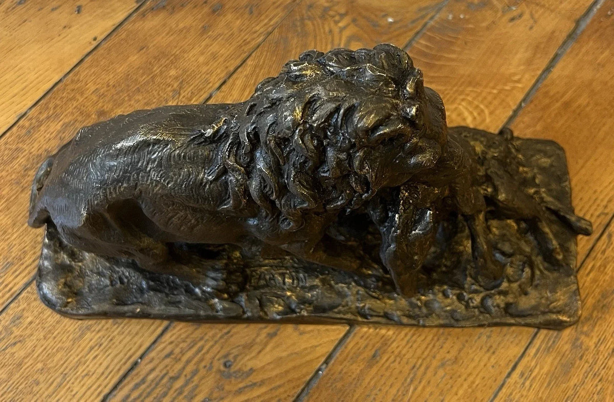 Bronze XIXe signé Fratin – Lion terrassant un sanglier – Sculpture animalière