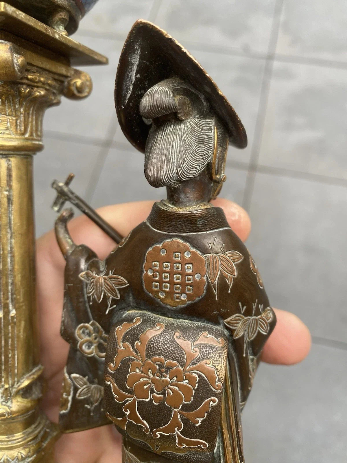 Lampe ancienne en bronze