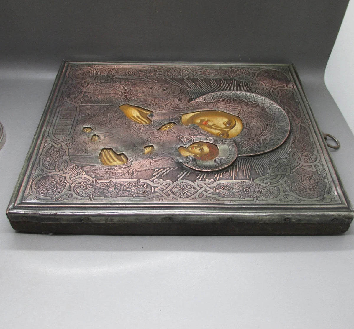 Icône ancienne de l'empire russe en argent massif et bois peint à la main, 28x24cm, circa 1880