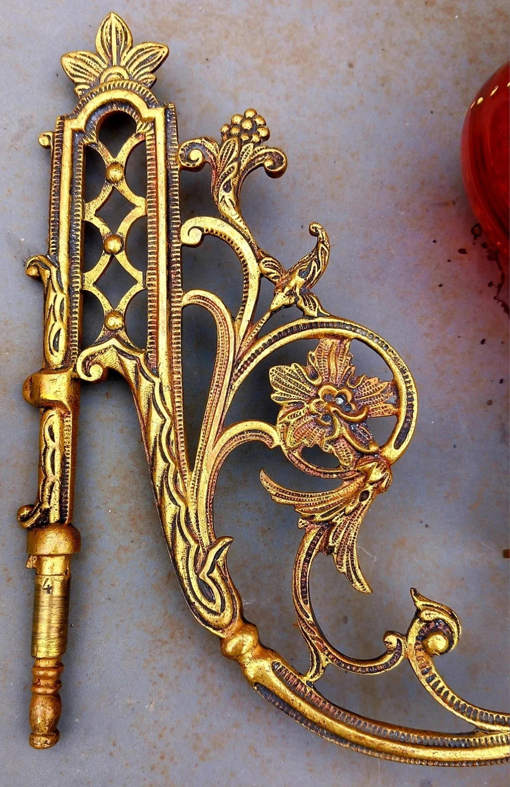 Magnifique paire de lampes , 2 x 2 toupies de piano a petrole tube verre émaillé