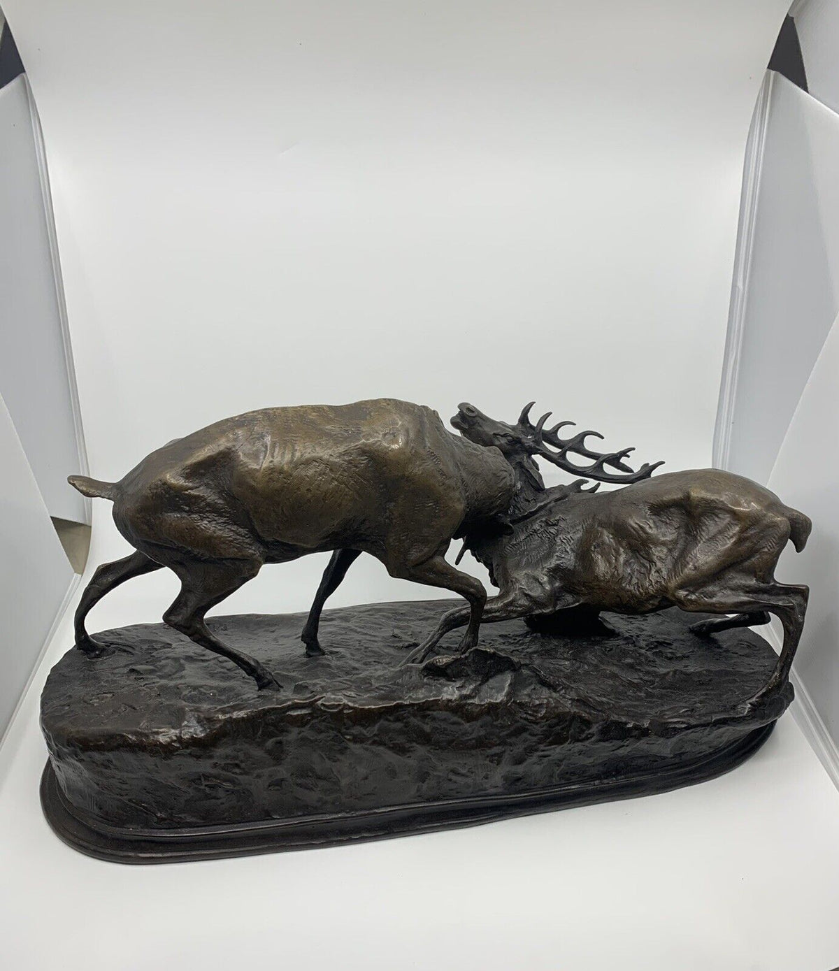 Sculpture en bronze combat de cerfs