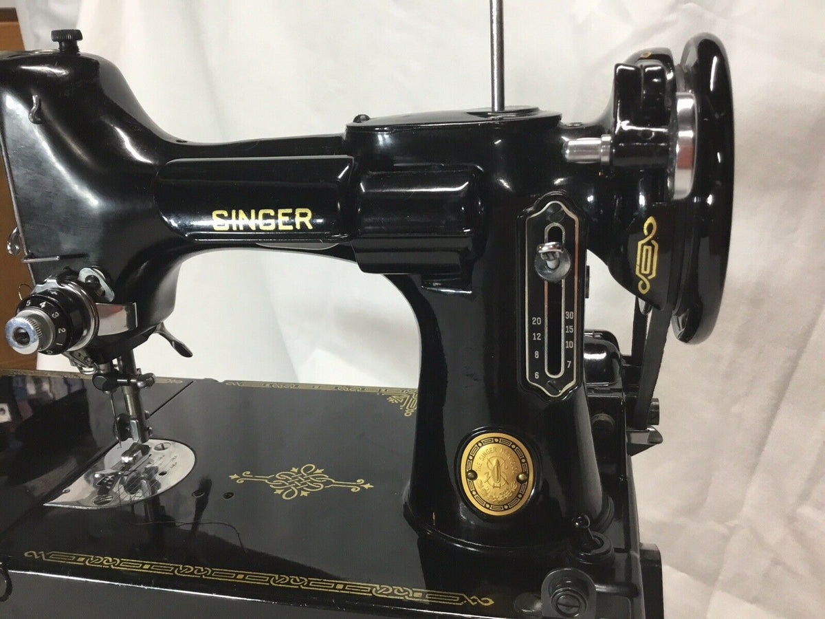 Machine à coudre poids plume vintage singer 221