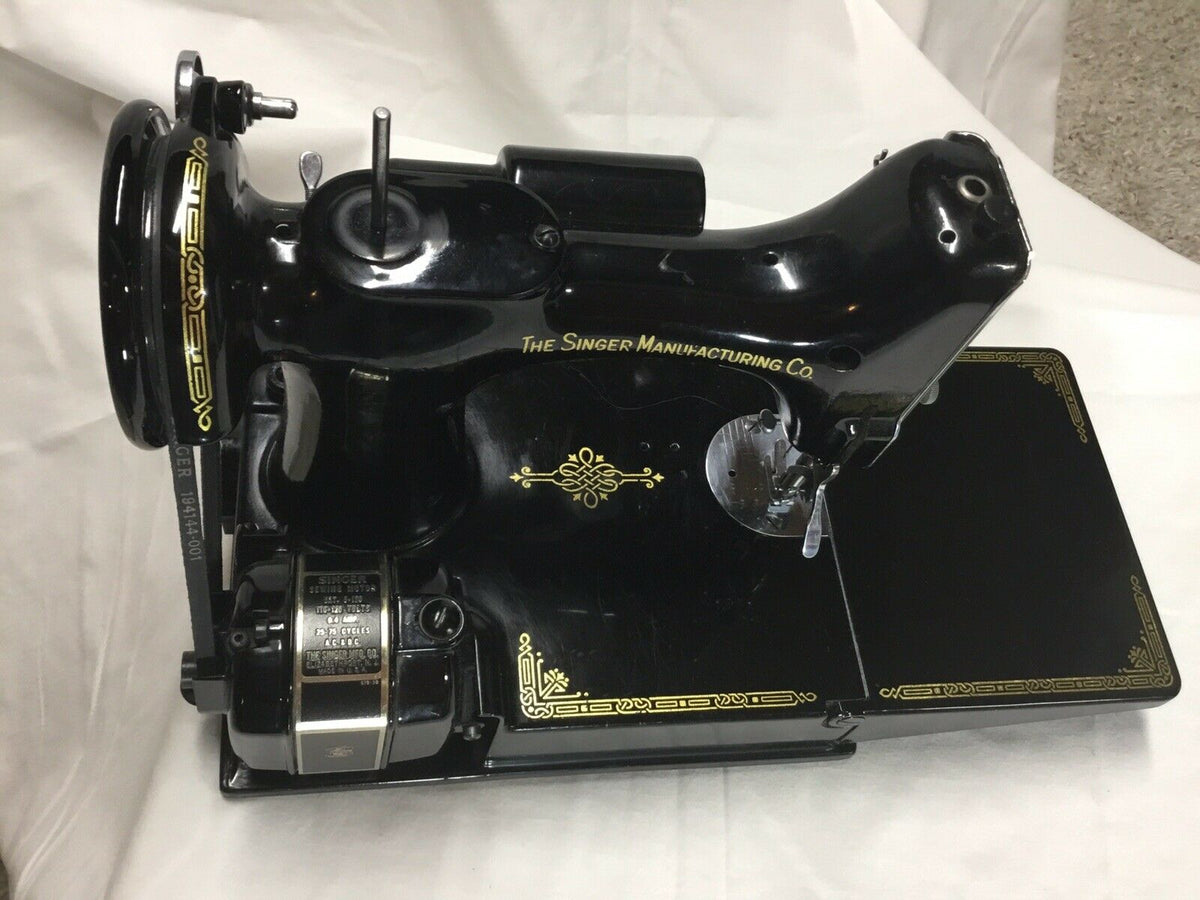 Machine à coudre poids plume vintage singer 221