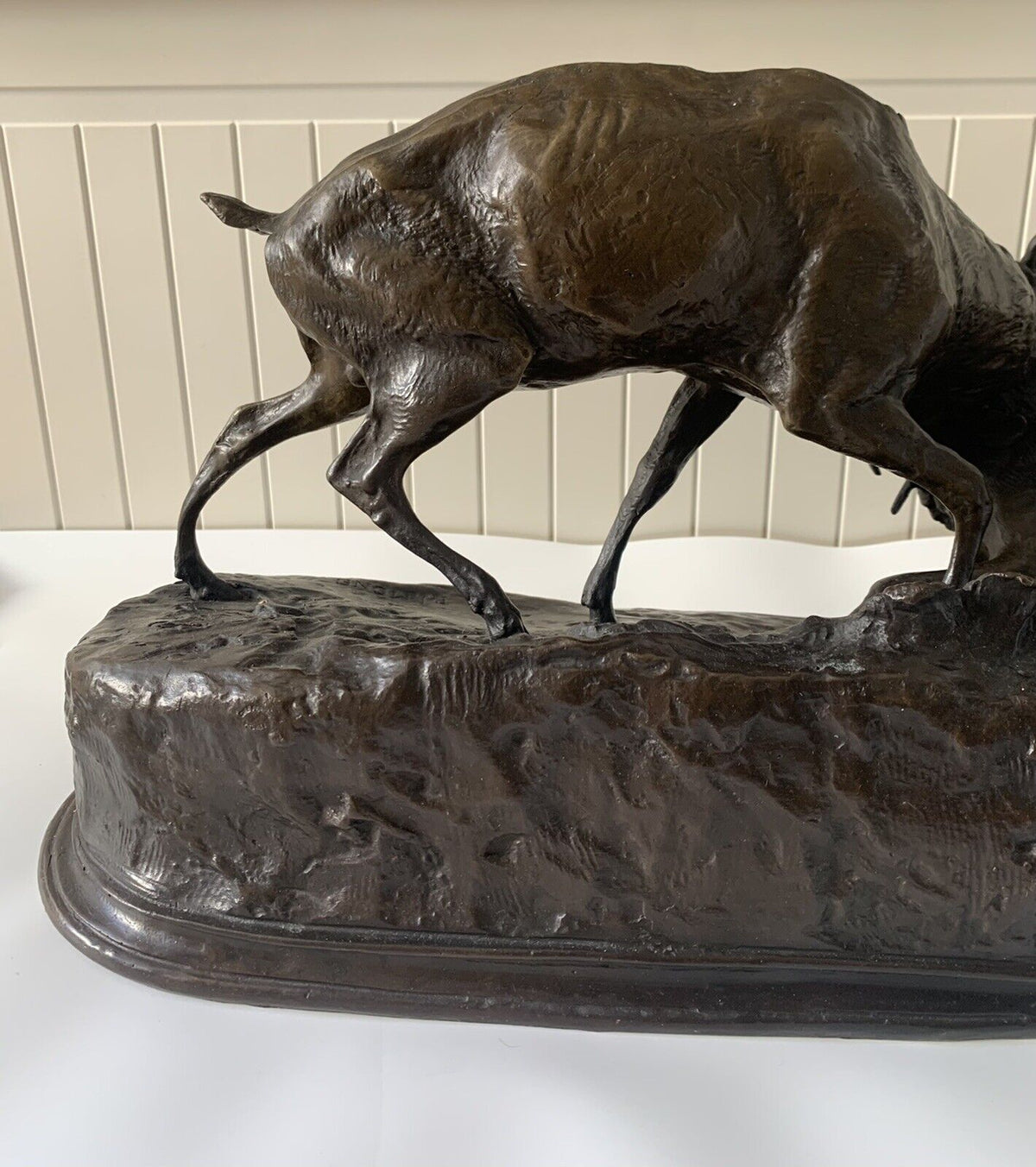 Sculpture en bronze combat de cerfs
