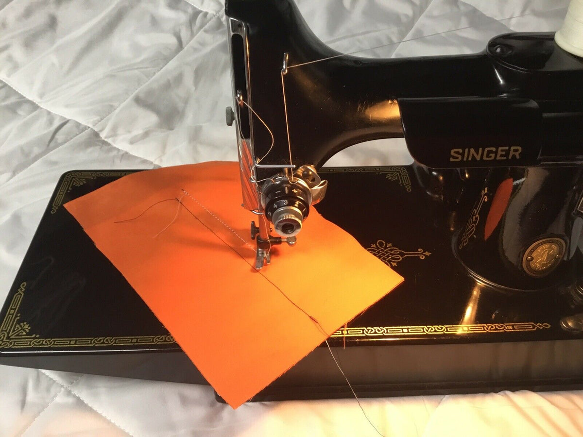 Machine à coudre poids plume vintage singer 221