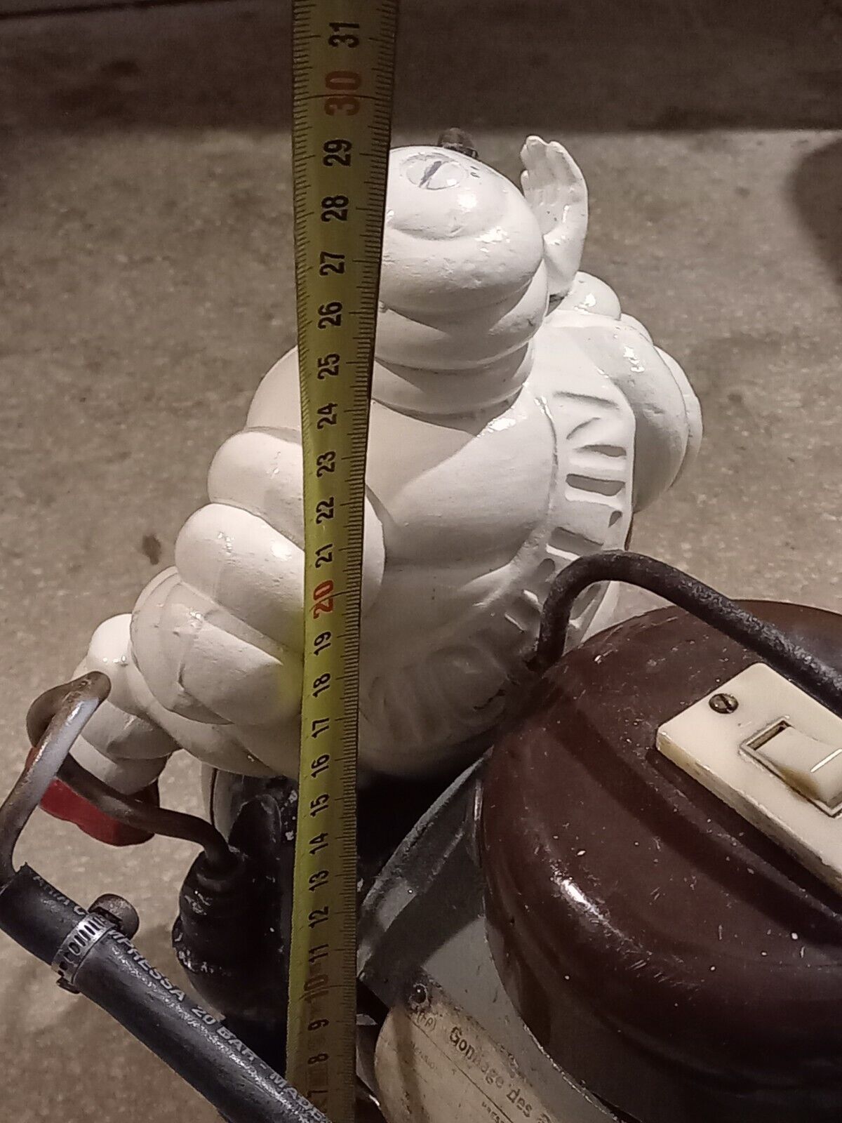Ancien gonfleur Michelin BIBENDUM